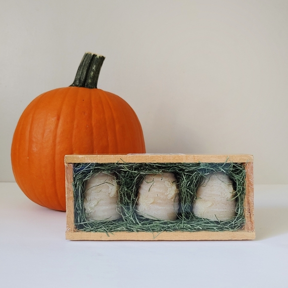 NEW Set of 3 Beeswax Candles Beehive Handmade Gift - Picture 2 of 9